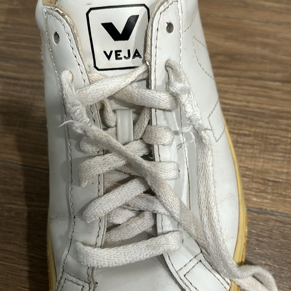 Veja white sneakers - Picture 9 of 9